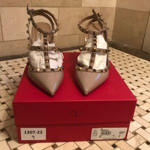 Valentino Garvani Nude Heels